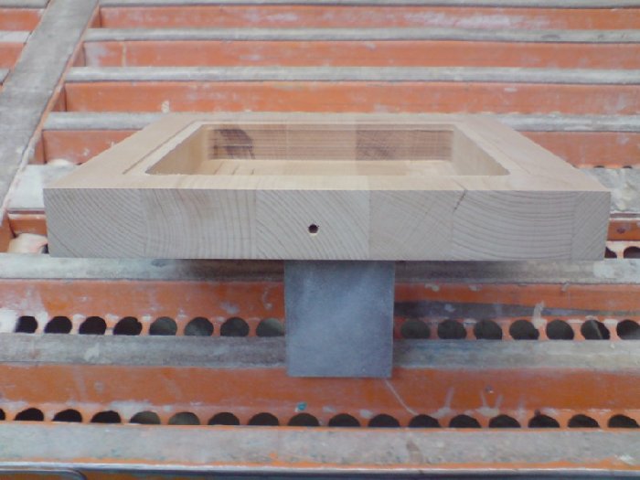 bohrungaußen.JPG (145.64 KiB) 16016 mal betrachtet Bohrung für die Stromversorgung. Ansicht von außen.