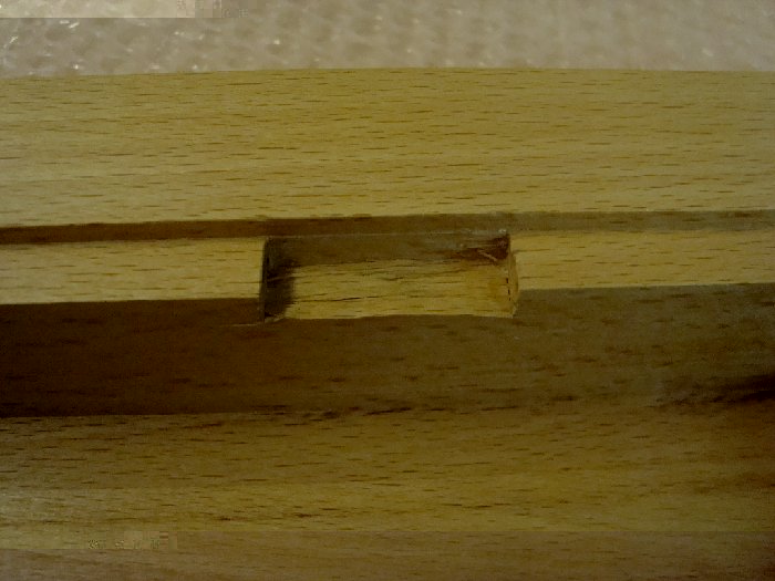 DSC00177.JPG (339.6 KiB) 16013 mal betrachtet Nahansicht von einem der Lüftungsschlitze. (Per Hand mit dem Stemmeisen rausgehauen)